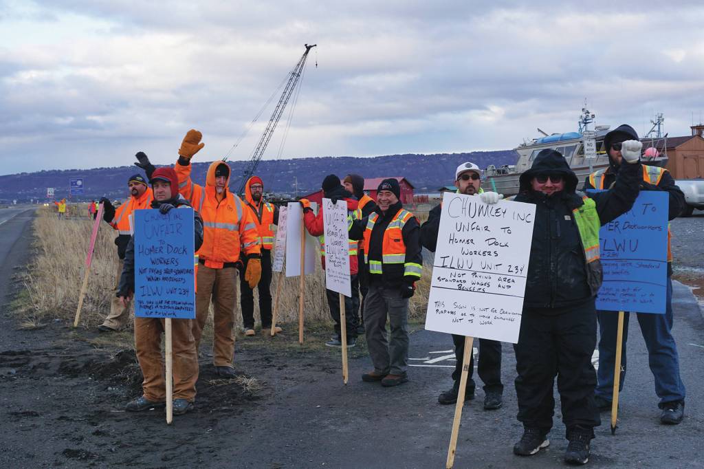 Longshore workers picket sulfur-ship loading