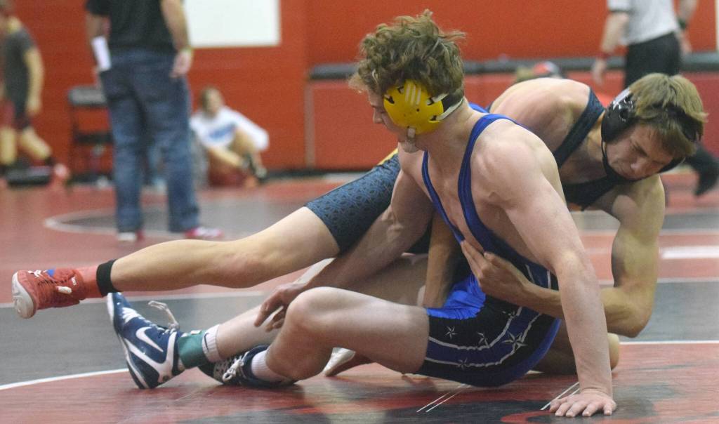 Soldotnas Hunter Richardson and Homers Nestor Kalugin tangle at 189A at the Luke Spruill Memorial Tournament on Saturday, Oct. 23, 2021, at Kenai Central High School in Kenai, Alaska. Richardson won the match 11-1 on the way to first place, while Kalugin was third. (Photo by Jeff Helminiak/Peninsula Clarion)