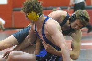 Soldotna's Hunter Richardson and Homer's Nestor Kalugin tangle at 189A at the Luke Spruill Memorial Tournament on Saturday, Oct. 23, 2021, at Kenai Central High School in Kenai, Alaska. Richardson won the match 11-1 on the way to first place, while Kalugin was third. (Photo by Jeff Helminiak/Peninsula Clarion)