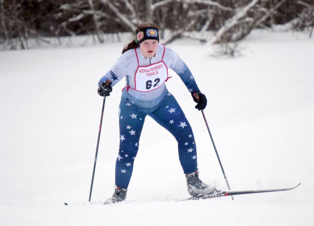 Soldotnas Alexis Wells skates to 39th place in the junior varsity freestyle race at the Kardinal Klassic at the Kenai Golf Course on Friday, Jan. 28, 2022, in Kenai, Alaska. (Photo by Jeff Helminiak/Peninsula Clarion)