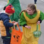 Kids line the streets in Soldotna during the Sweeneys St. Patricks Parade on March 17, 2022. (Camille Botello/Peninsula Clarion)