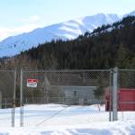 Ashlyn OHara/Peninsula Clarion
Chain link fencing outlines the site of the former Jesse Lee Home on April 3 in Seward.