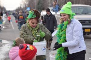 Shanon Davis and Monique Burgin of the Soldotna Chamber of Commerce hand out candy during the Sweeneys St. Patricks Parade in Soldotna on March 17, 2022. (Camille Botello/Peninsula Clarion)
