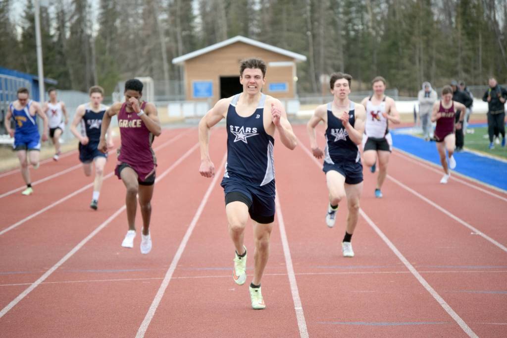 Soldotnas Nate Johnson runs to victory in the 400 meters at the SoHi Invitational on Saturday, April 30, 2022, at Soldotna High School in Soldotna, Alaska. (Photo by Jeff Helminiak/Peninsula Clarion)