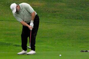 Rich Lundahl makes a 60-foot putt for birdie on No. 17 during the Kenai Peninsula Open and Pro-Am at Birch Ridge Golf Course in Soldotna, Alaska, on Sunday, July 17, 2022. Lundahl won the open division. (Photo by Jeff Helminiak/Peninsula Clarion)