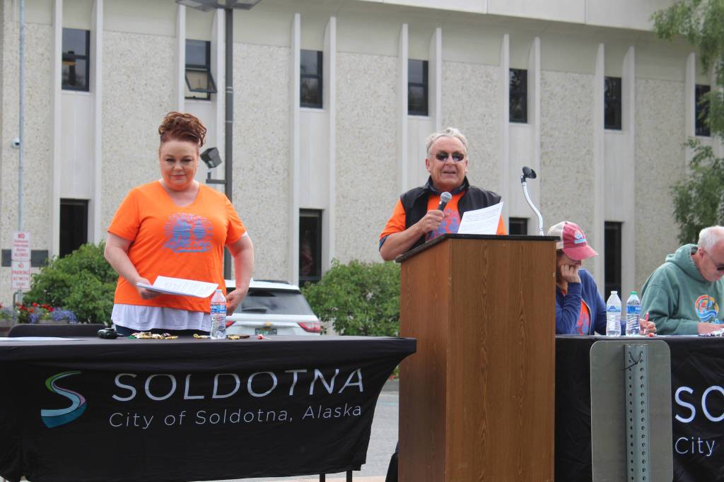 Soldotna Chamber of Commerce Executive Director Shanon Davis (left) and Merrill Sikorski (right) moderate the 65th annual Soldotna Progress Days Parade on Saturday, July 23, 2022 in Soldotna, Alaska. (Ashlyn O'Hara/Peninsula Clarion)