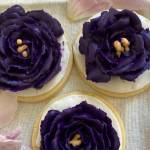 Sugar cookies are decorated with flowers of royal icing. (Photo by Tressa Dale/Peninsula Clarion)