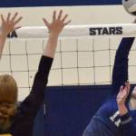 Soldotna's Sadie Lane attacks on Seward's Robin Cronin on Tuesday, Sept. 20, 2022, at Soldotna High School in Soldotna, Alaska. (Photo by Jeff Helminiak/Peninsula Clarion)