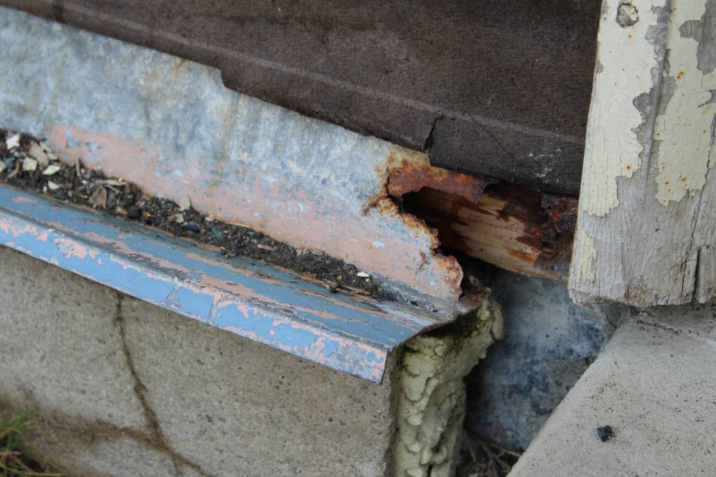 Exterior insulation corrodes at Soldotna Elementary School on Friday, Sept. 30, 2022, in Soldotna, Alaska. (Ashlyn OHara/Peninsula Clarion)