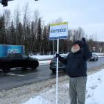Larry Opperman waves a sign in support of Alaska House candidate Justin Ruffridge at the intersection of the Kenai Spur and Sterling highways on Tuesday, Nov. 8, 2022 in Soldotna, Alaska. (Ashlyn OHara/Peninsula Clarion)