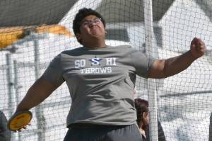 Soldotna's Ala Tuisaula throws the discus at the SoHi Invitational at Soldotna High School on Saturday, April 22, 2023, in Soldotna, Alaska. (Photo by Jeff Helminiak/Peninsula Clarion)