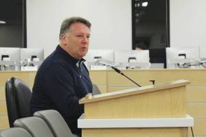 Tim Dillon, executive director of KPEDD, presents to the Kenai Peninsula Borough Assembly on Tuesday, Jan. 5, 2021. (Photo by Ashlyn OHara/Peninsula Clarion)