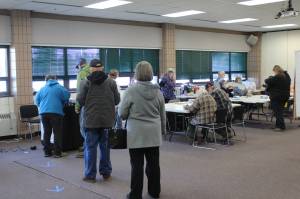 Voters line up to put their ballots in a ballot machine at the Soldotna Regional Sports Complex on Tuesday, Nov. 3 in Soldotna, Alaska. (Photo by Ashlyn OHara/Peninsula Clarion)