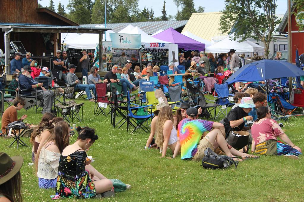 Salmonfest attendees listen to music at the Ocean Stage on Friday, Aug. 4, 2023 in Ninilchik, Alaska. (Ashlyn OHara/Peninsula Clarion)
