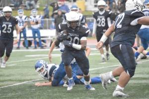Soldotna's Andon Wolverton runs against Palmer on Friday, Aug. 25, 2023, at Justin Maile Field at Soldotna High School in Soldotna, Alaska. (Photo by Jeff Helminiak/Peninsula Clarion)