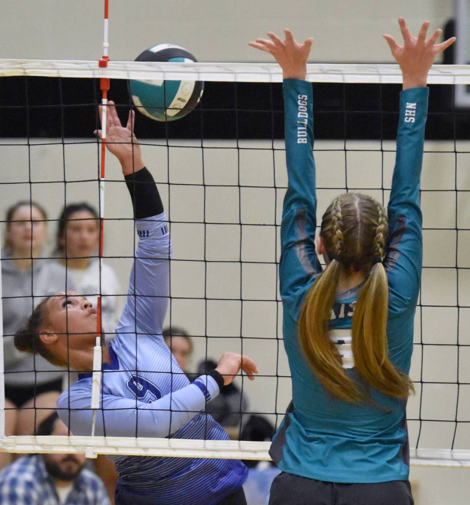 Soldotnas Athena Rossiter attacks against Nikiskis Zoey Ellis on Thursday, Aug. 31, 2023, at Nikiski Middle-High School in Nikiski, Alaska. (Photo by Jeff Helminiak/Peninsula Clarion)