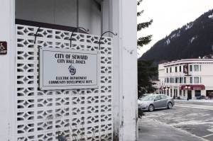 Signs direct visitors at the City of Sewards city hall annex on Sunday, Nov. 28, 2021, in Seward, Alaska. (Ashlyn OHara/Peninsula Clarion)