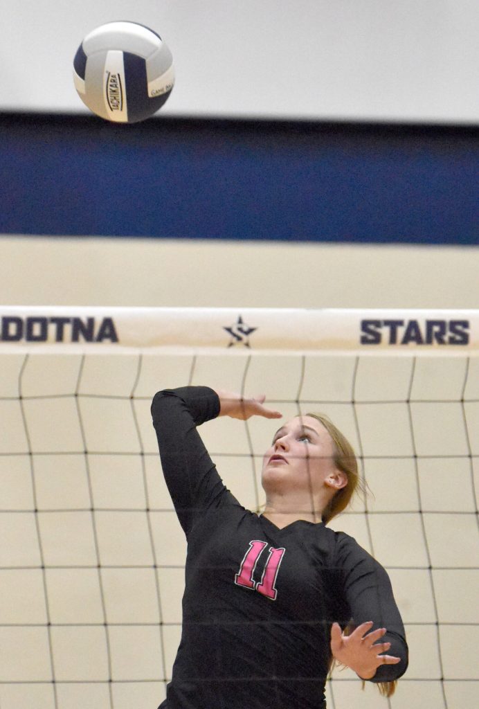 Soldotnas Sadie Lane attacks against Nikiski on Thursday, Sept. 28, 2023, at Soldotna High School in Soldotna, Alaska. (Photo by Jeff Helminiak/Peninsula Clarion)