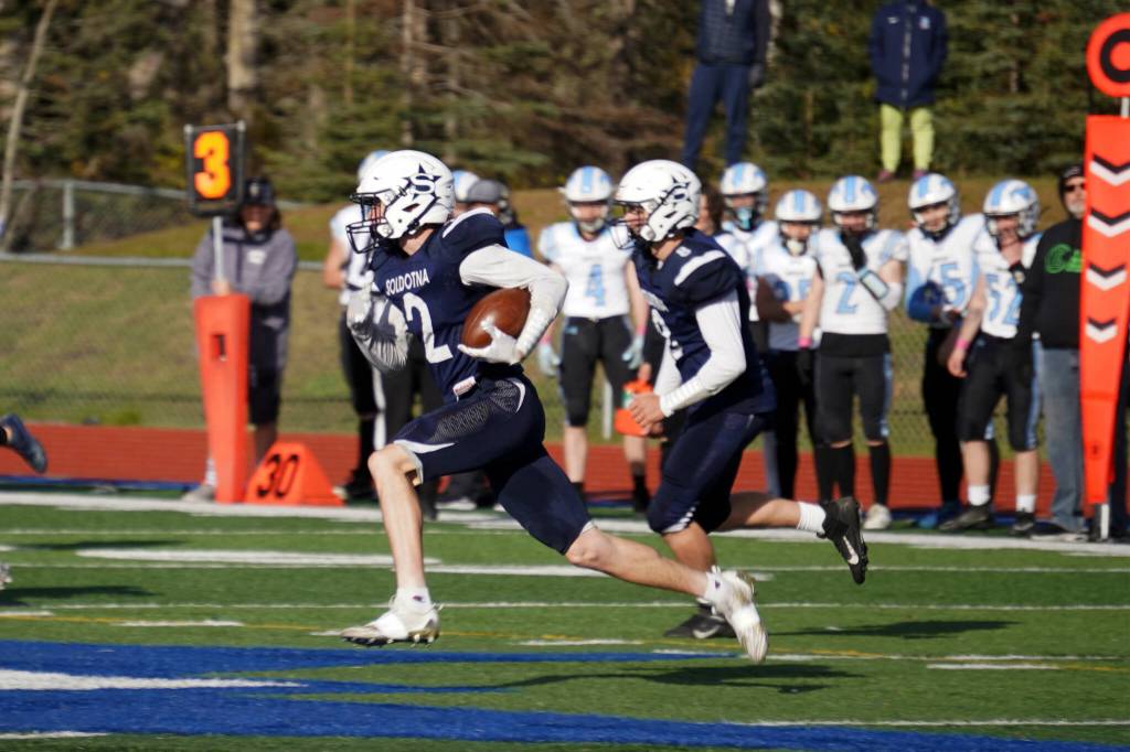 Soldotnas Leigh Tacey runs with the ball, backed by Andrew Pieh, during a Division II playoff game at Justin Maile Field in Soldotna, Alaska, on Saturday, Oct. 7, 2023. (Jake Dye/Peninsula Clarion)