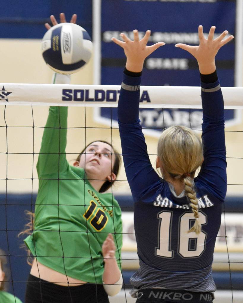 Sewards Teyla Ramsey attacks on Soldotnas Abygale Shaffer on Tuesday, Oct. 17, 2023, at Soldotna High School in Soldotna, Alaska. (Photo by Jeff Helminiak/Peninsula Clarion)