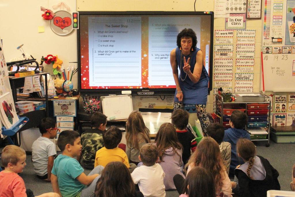 First grade students in Barbara Ralstons class complete exercises associated with CKLAs Gran lessons at Mountain View Elementary School on Thursday, Oct. 19, 2023, in Kenai, Alaska. (Ashlyn OHara/Peninsula Clarion)