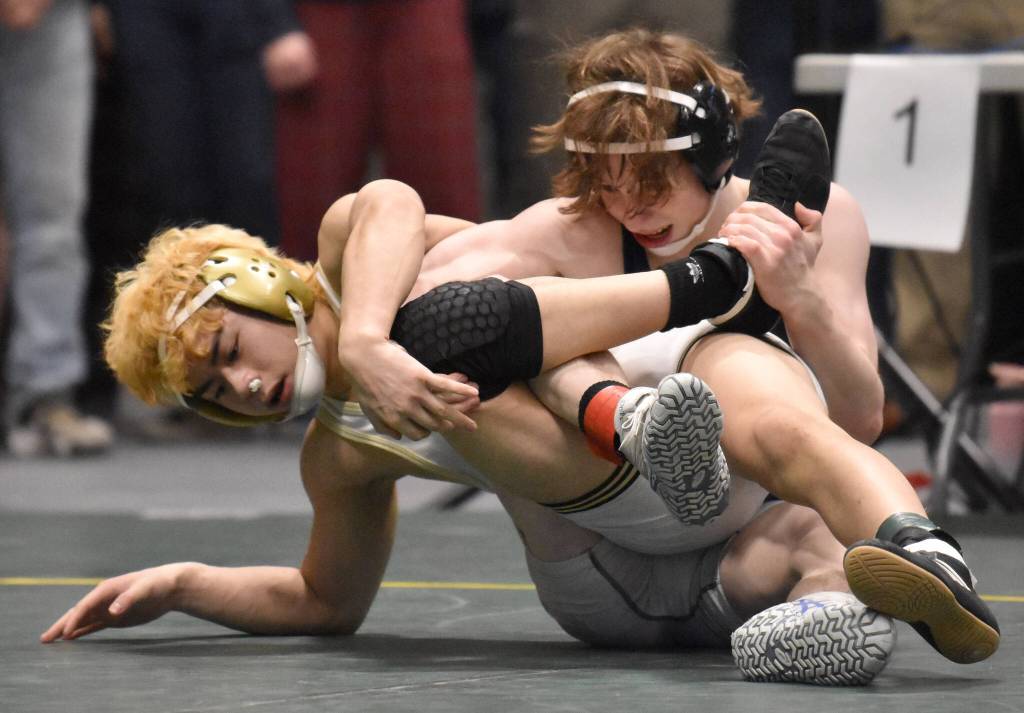 Souths Anan Siackhasone works his way to an 8-4 decision over Soldotnas Titus Watts in the Division I title match at 119 pounds Saturday, Dec. 16, 2023, at the state wrestling tournament at the Alaska Airlines Center in Anchorage, Alaska. (Photo by Jeff Helminiak/Peninsula Clarion)