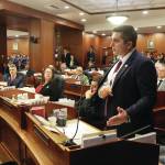 Rep. Justin Ruffridge, a Soldotna Republican who co-chairs the House Education Committee, speaks in favor overriding a veto of Senate Bill 140 during floor debate of a joint session of the Alaska State Legislature on Monday. (Mark Sabbatini/Juneau Empire)