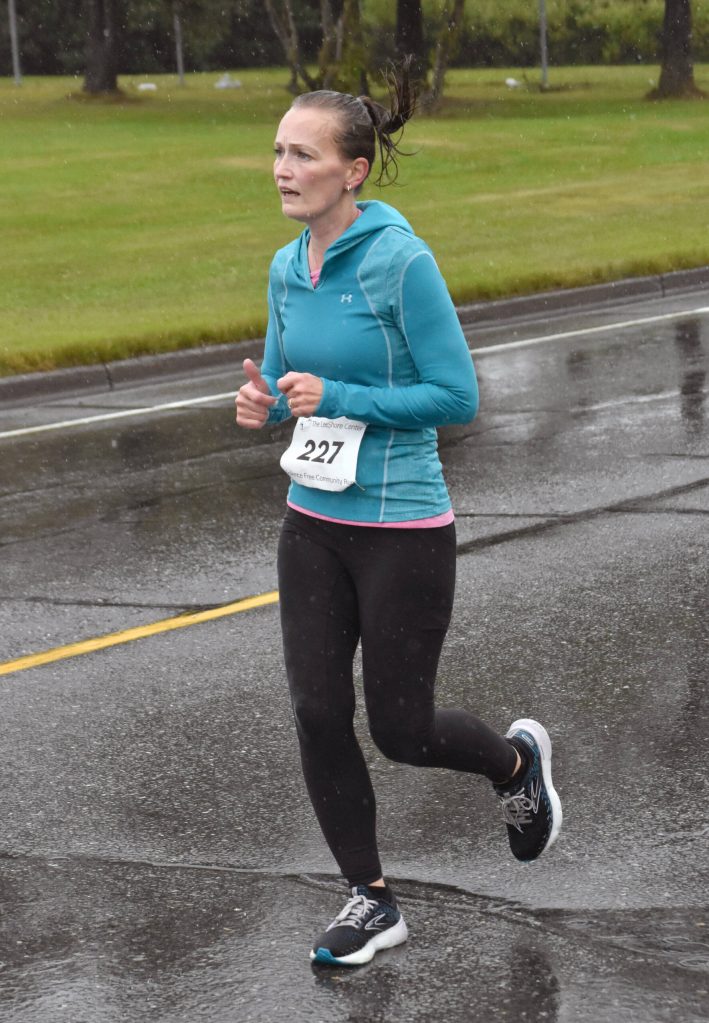 Safia Seavey runs to victory in the women's 5-kilometer 35th Violence Free Community Run on Saturday, Aug. 10, 2024, in Kenai, Alaska. (Photo by Jeff Helminiak/Peninsula Clarion)