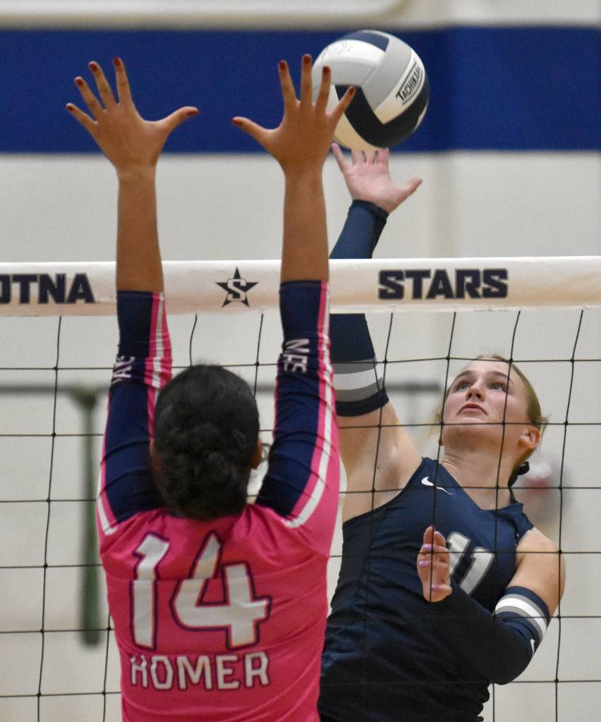 Soldotnas Sadie Lane attacks against Homers Maya Diaz on Tuesday, Oct. 15, 2024, at Soldotna High School in Soldotna, Alaska. (Photo by Jeff Helminiak/Peninsula Clarion)