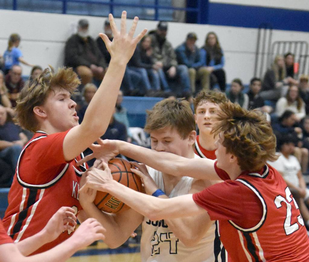 Soldotnas Jayden Stuyvesant drives on Kenai Centrals Mason Tunseth and Caleb Litke on Friday, Jan. 24, 2025, at the Revolution Sport and Spine Therapy Al Howard Shootout at Soldotna High School in Soldotna, Alaska. (Photo by Jeff Helminiak/Peninsula Clarion)