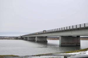Cars drive through the rain on the Warren Ames Memorial Bridge on Bridge Access Road over the swift Kenai River on Monday, Dec. 9, 2019, in Kenai, Alaska. (Photo by Victoria Petersen/Peninsula Clarion)