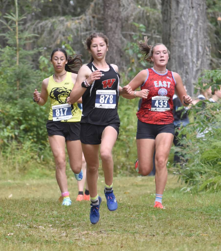 Wasillas Hailee Giacobbe leads Souths Calista Zuber and Easts Rosie Conway in the girls varsity race at the Ted McKenney XC Invitational on Saturday, Aug. 23, 2025, at Tsalteshi Trails just outside of Soldotna, Alaska. Giacobbe was first, while Conway was second and Zuber was third. (Photo by Jeff Helminiak/Peninsula Clarion)