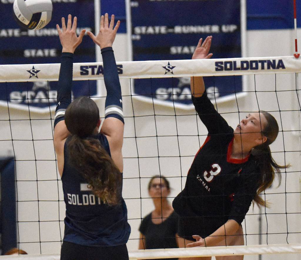 Kenai Centrals Sage Wilson attacks against Soldotnas Teagen Kobylarz on Friday, Aug. 29, 2025, at Soldotna High School in Soldotna, Alaska. (Photo by Jeff Helminiak/Peninsula Clarion)