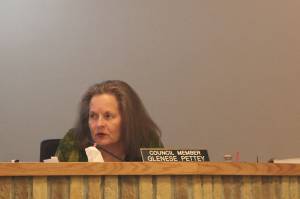 Glenese Pettey speaks during a meeting of the Kenai City Council on Wednesday, April 20, 2022 in Kenai, Alaksa. (Ashlyn OHara/Peninsula Clarion)