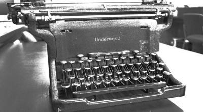 A vintage Underwood typewriter sits on a table on Tuesday, Feb. 22, 2022, at the Homer News in Homer, Alaska. (Photo by Michael Armstrong/Homer News)